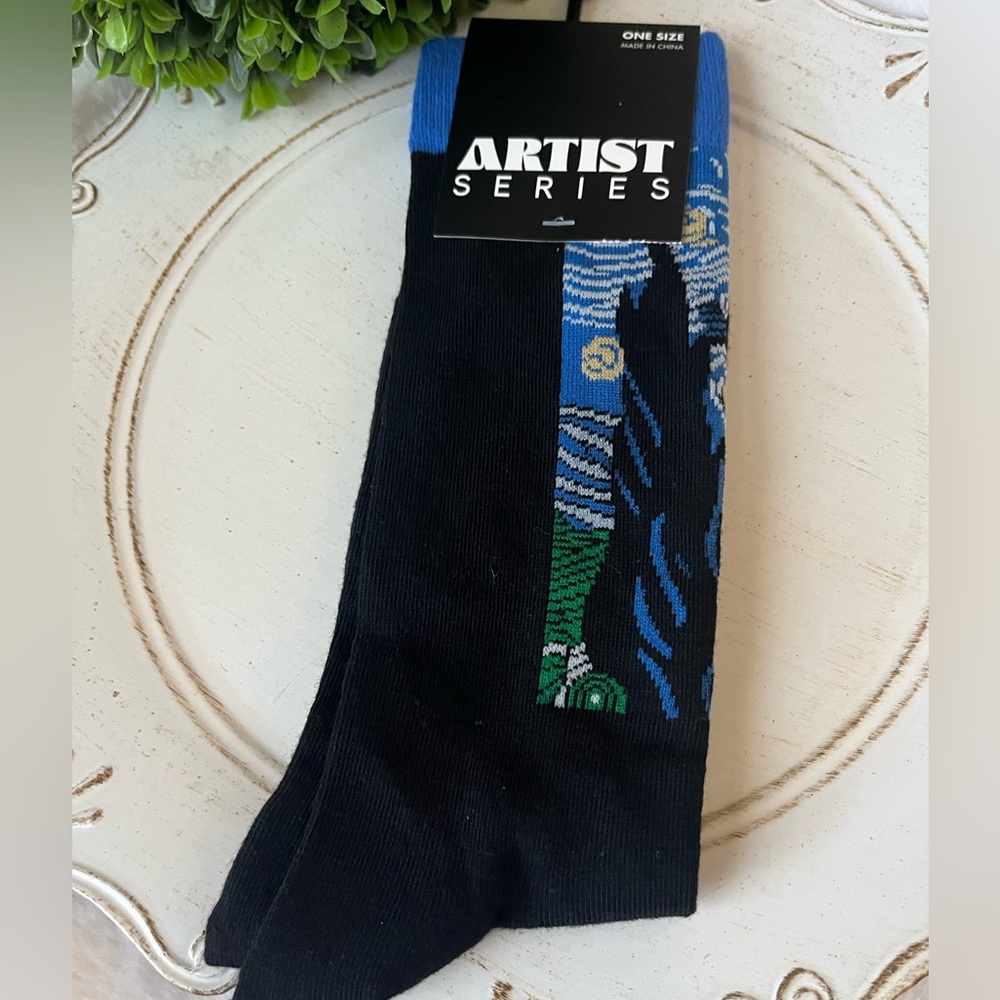 FREE WITH PURCHASE Artist Series Starry Night Art Men Crew Socks size 9-13 new